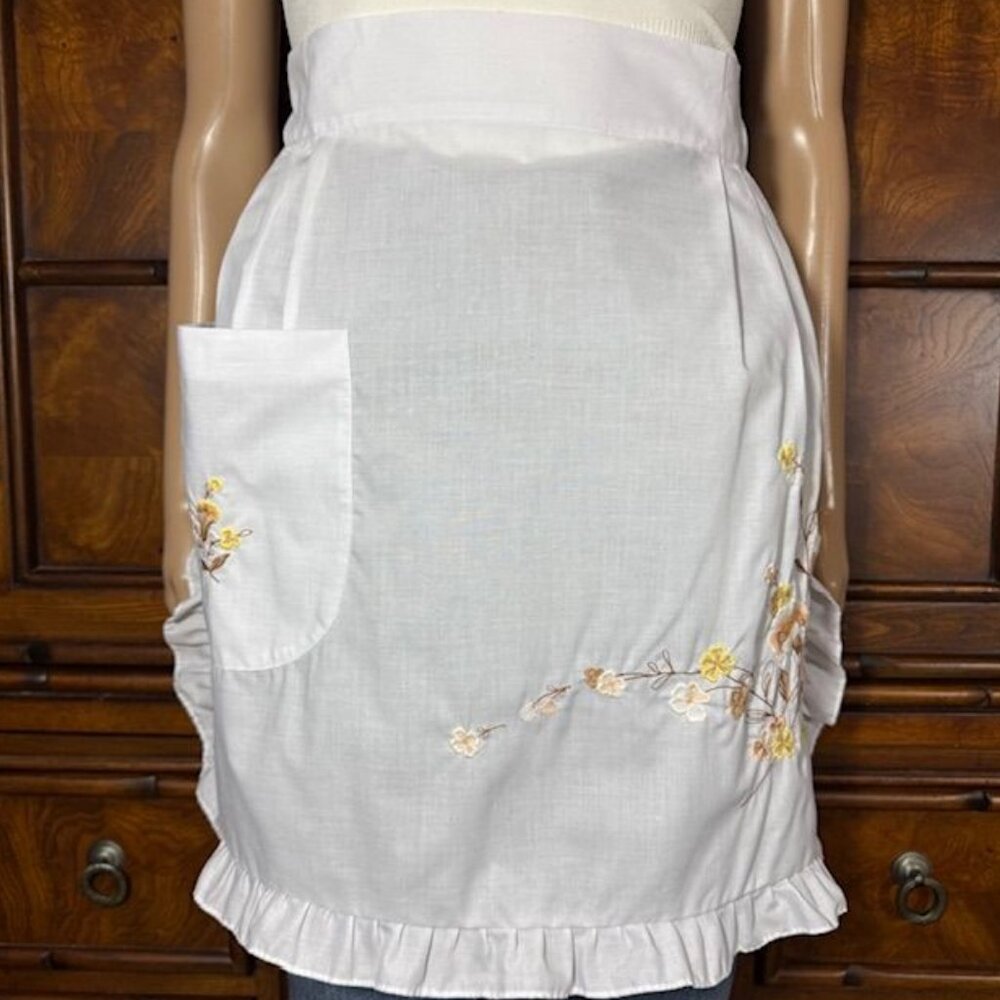 Vintage Floral Embroidered Ruffle Cotton Blend Pleated Waist Apron Half Apron